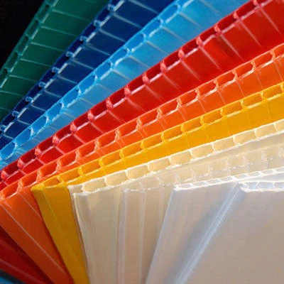 Sérsniðið bylgjupappa plastblað